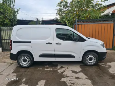 Camioneta Opel combo en perfectas condiciones - miniatura 3