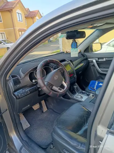 SUV Kia Sorento 2010 en buen estado - miniatura 3