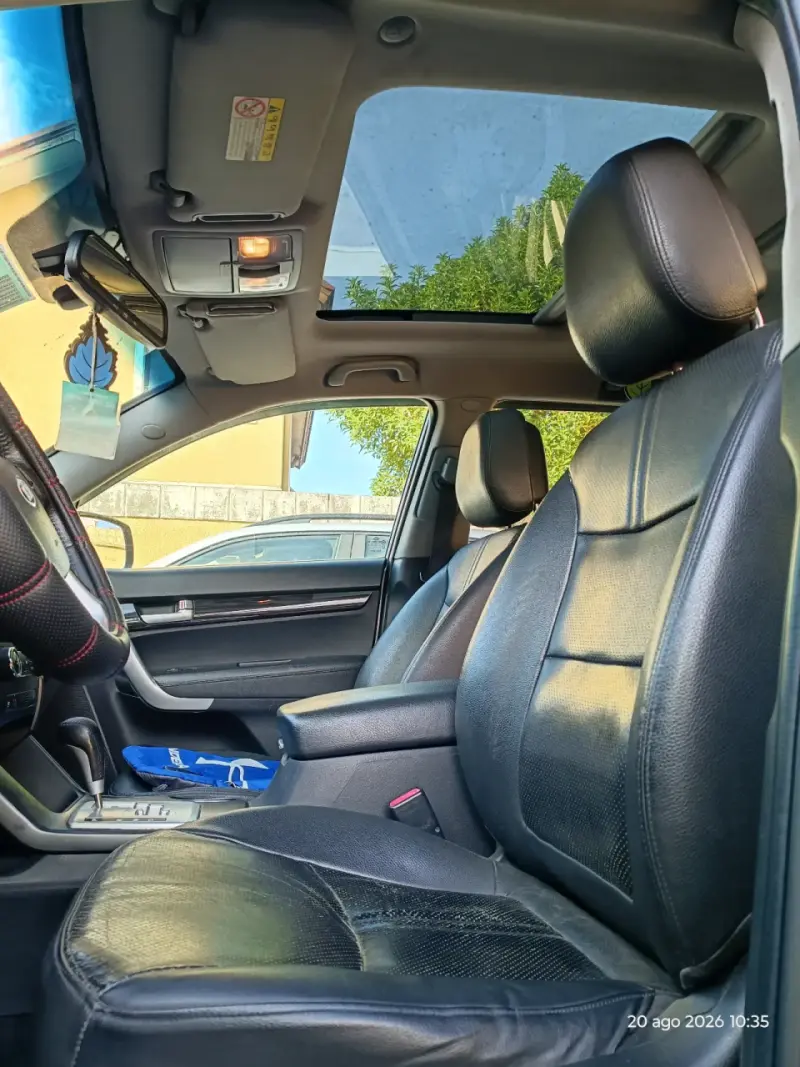 SUV Kia Sorento 2010 en buen estado - 4