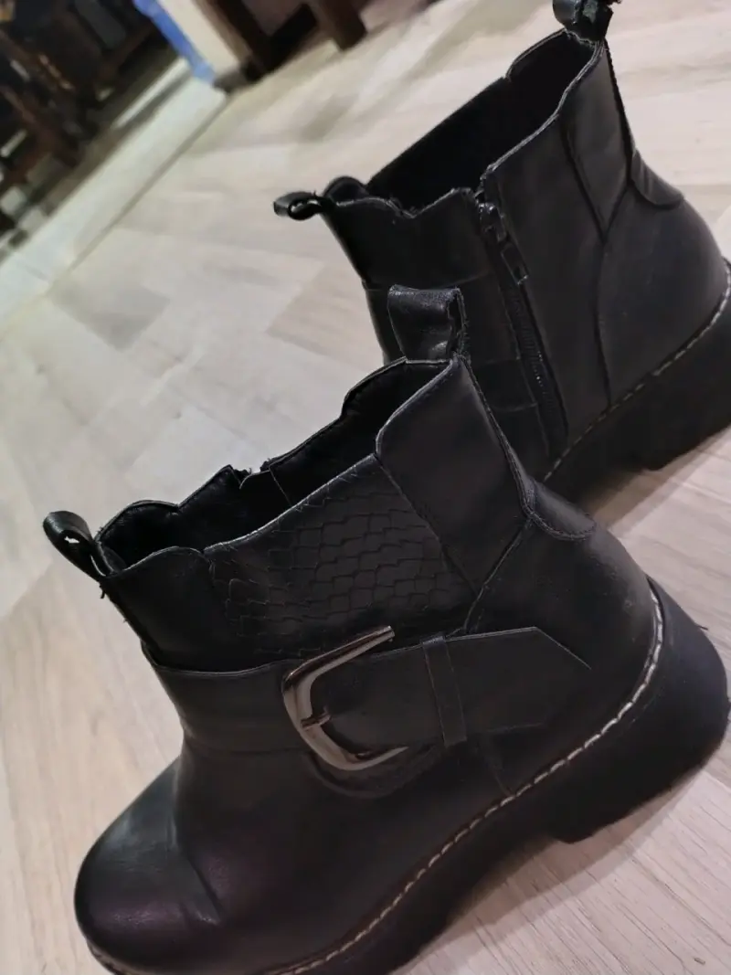 Botines negros con hebilla y cierre - 2