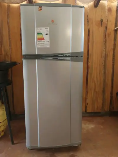 Refrigerador Mademsa de dos puertas en buen estado - miniatura 1