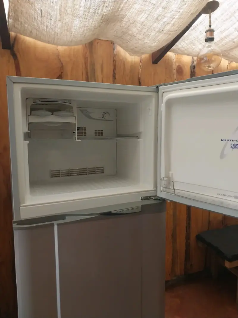 Refrigerador Mademsa de dos puertas en buen estado - 2