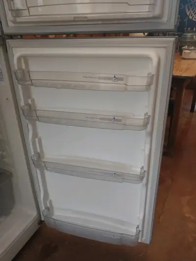 Refrigerador Mademsa de dos puertas en buen estado - miniatura 6