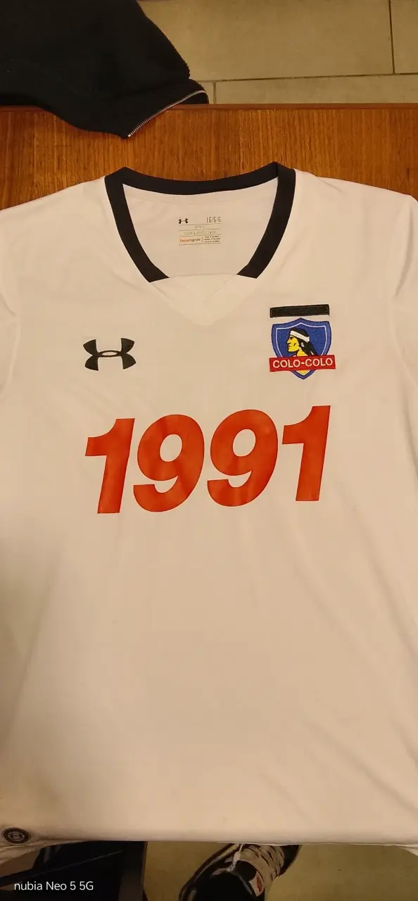 Pack de Camiseta Colo-Colo 1991 y Cortaviento West Ham - 2