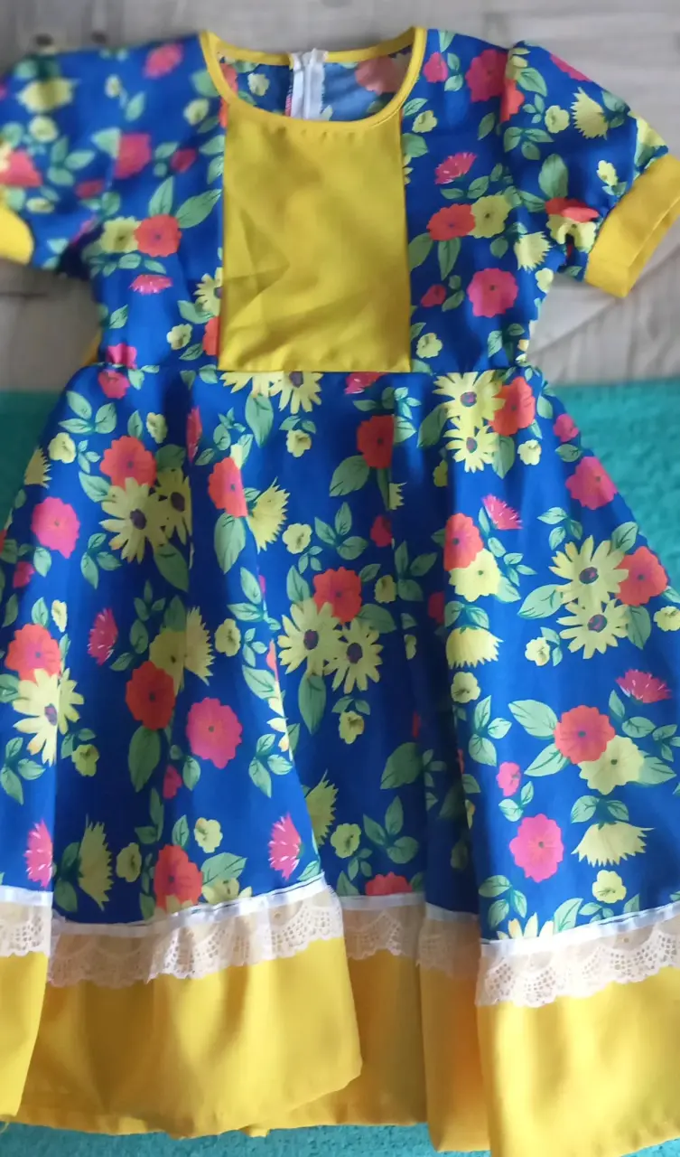 Vestido infantil floral colorido