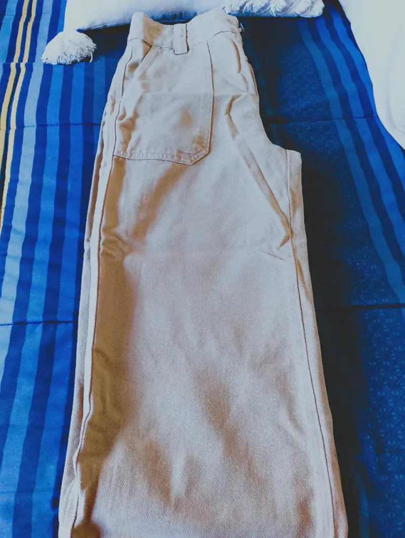 Pantalones beige casuales para mujer