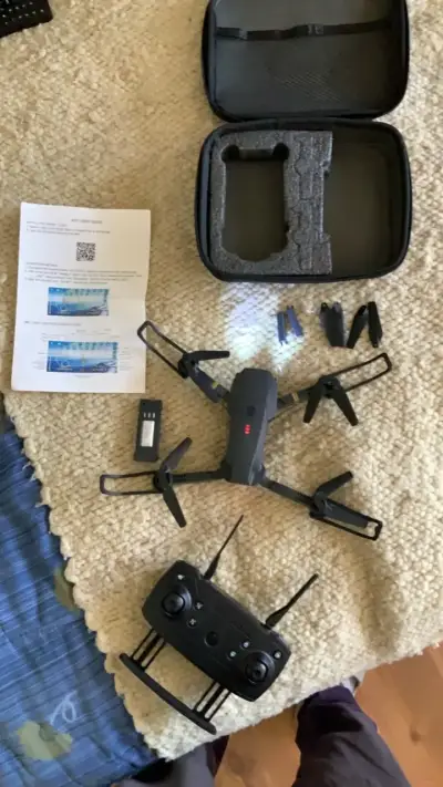 Drone plegable con control remoto y estuche - miniatura 1