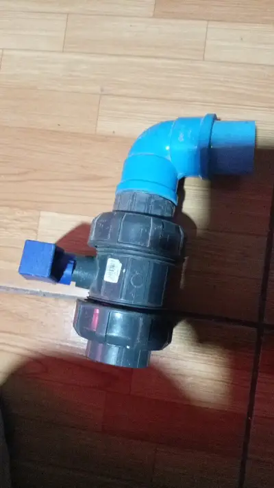Válvula de PVC con codo azul - miniatura 2