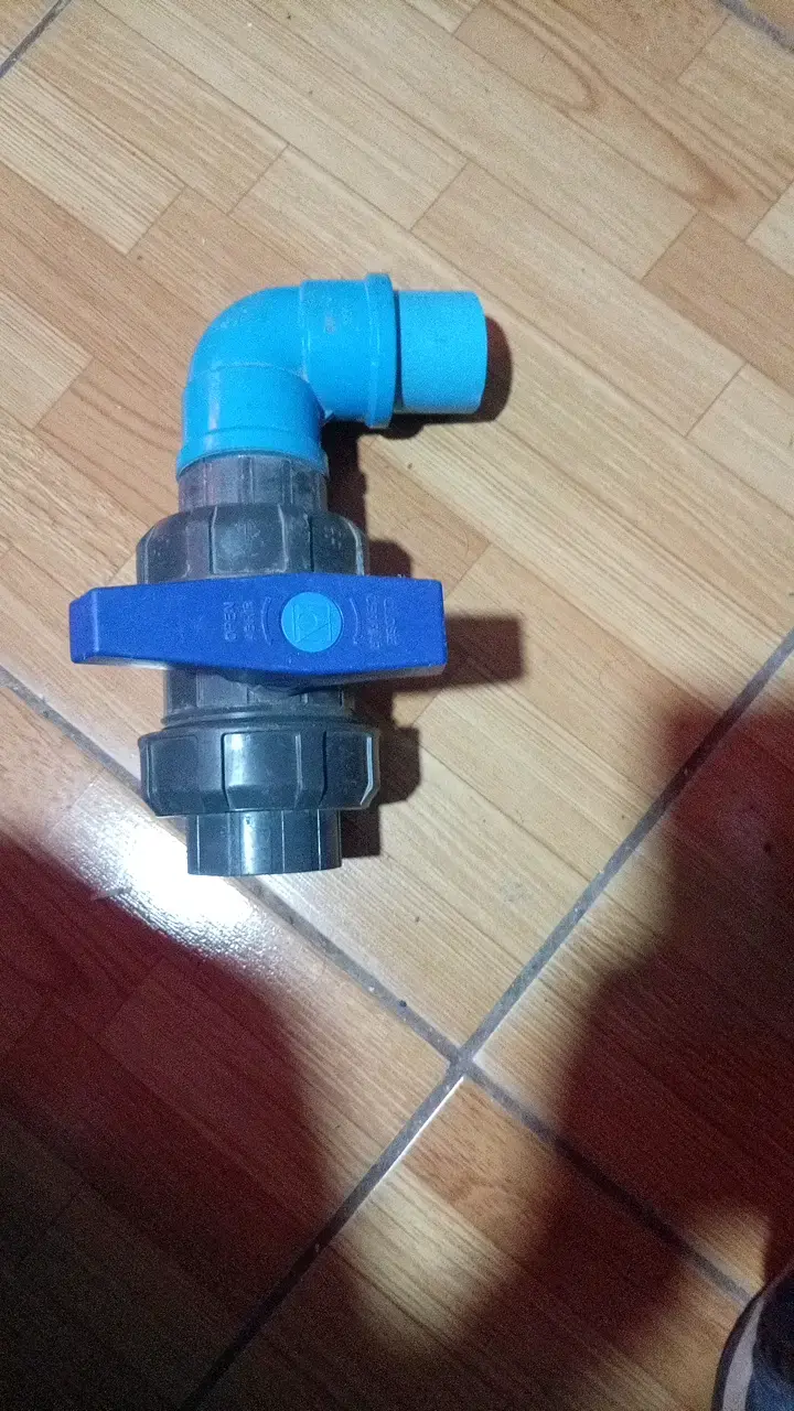 Válvula de PVC con codo azul - 3