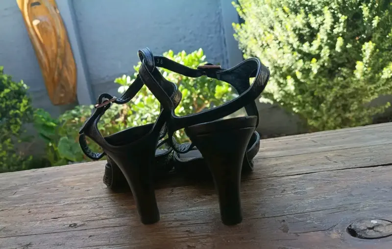 Sandalias de cuero negro con tacón alto Orcel - 3