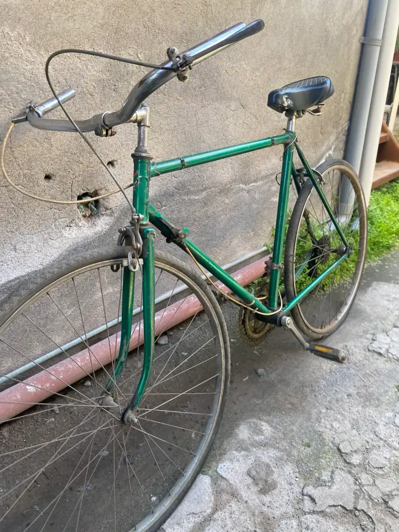 Bicicleta vintage verde con asiento Cinelli - 6