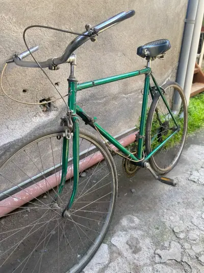 Bicicleta vintage verde con asiento Cinelli - miniatura 6