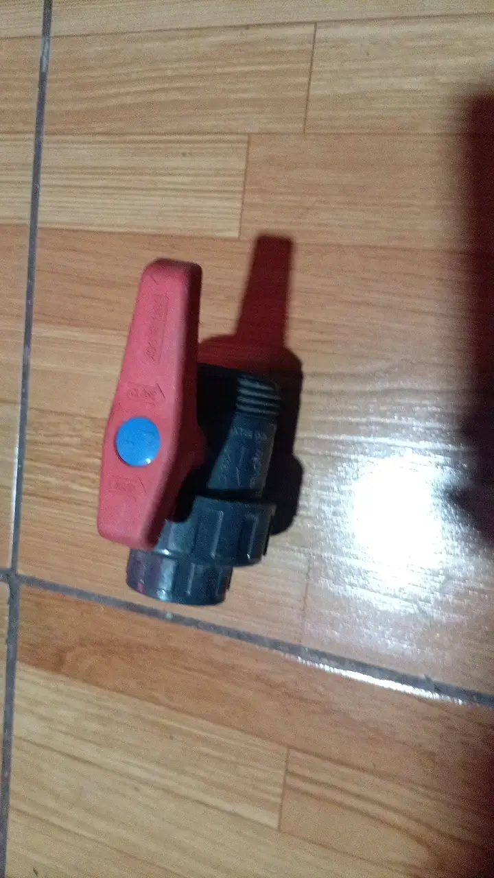 Válvula de bola de PVC con manija roja - 2