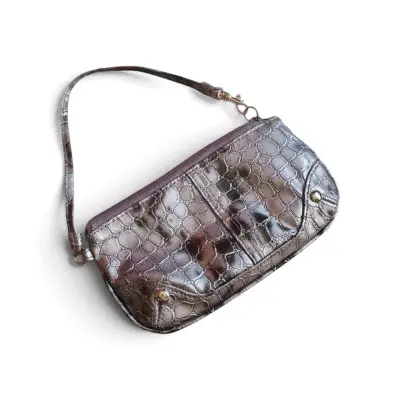 Cartera de mano plateada con diseño de cocodrilo - miniatura 5
