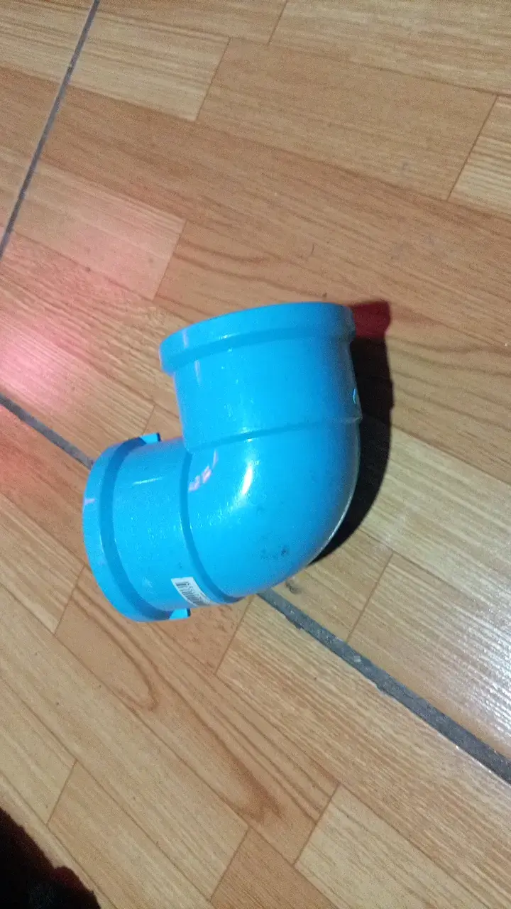 Codo de PVC azul para tubería - 2