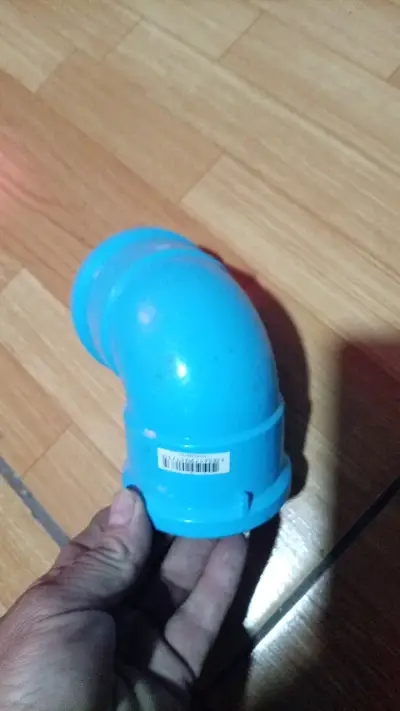 Codo de PVC azul para tubería - miniatura 4