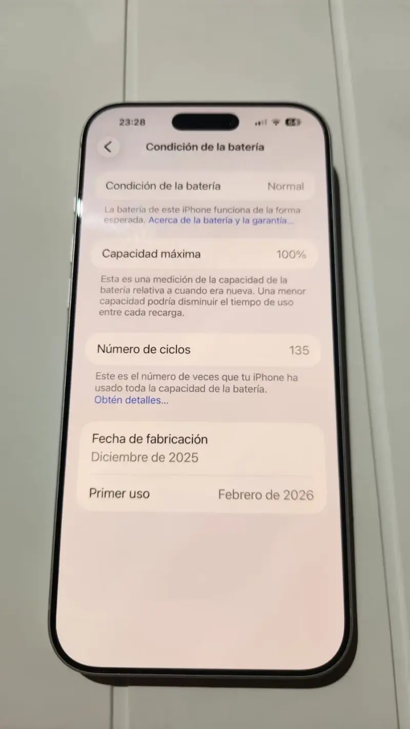 iPhone  con triple cámara trasera en buen estado - 4