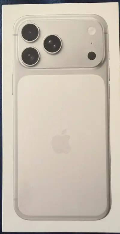 iPhone  con triple cámara trasera en buen estado - miniatura 5