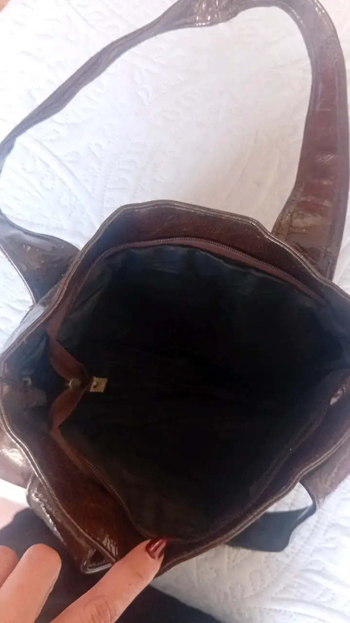 Bolso de cuero marrón con hebillas metálicas - 3