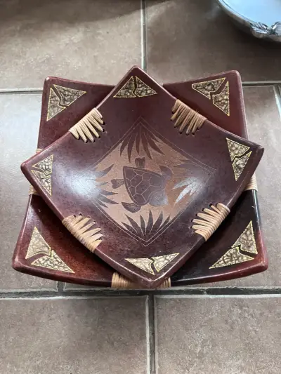 Set de platos decorativos de cerámica  tallada - miniatura 4