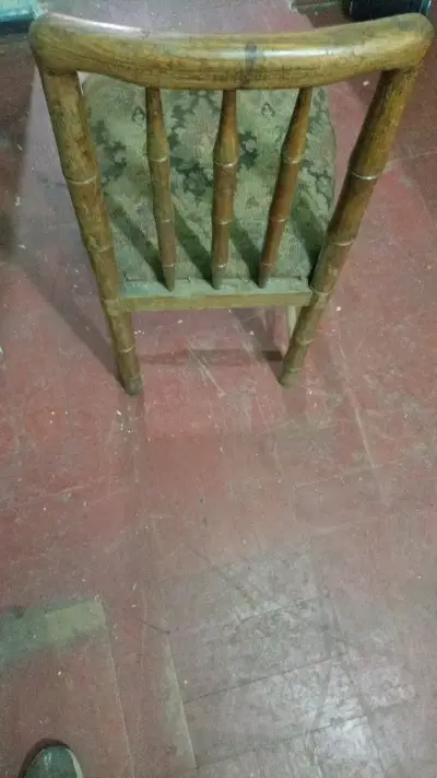 Silla de madera con asiento tapizado vintage - miniatura 2
