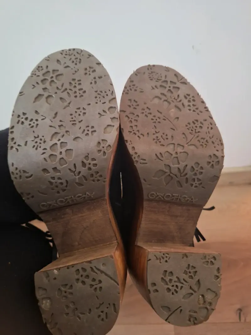 Botas exotica de cuero con plataforma de madera - 5