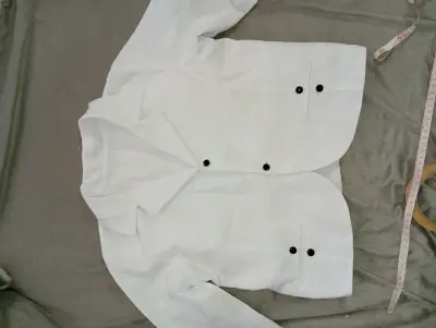 Chaqueta blanca  con botones negros de Huaso - miniatura 1
