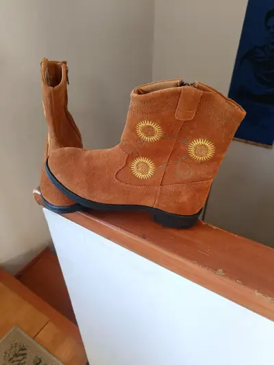 Botines de gamuza marrón con diseño floral Hush Puppies - miniatura 2