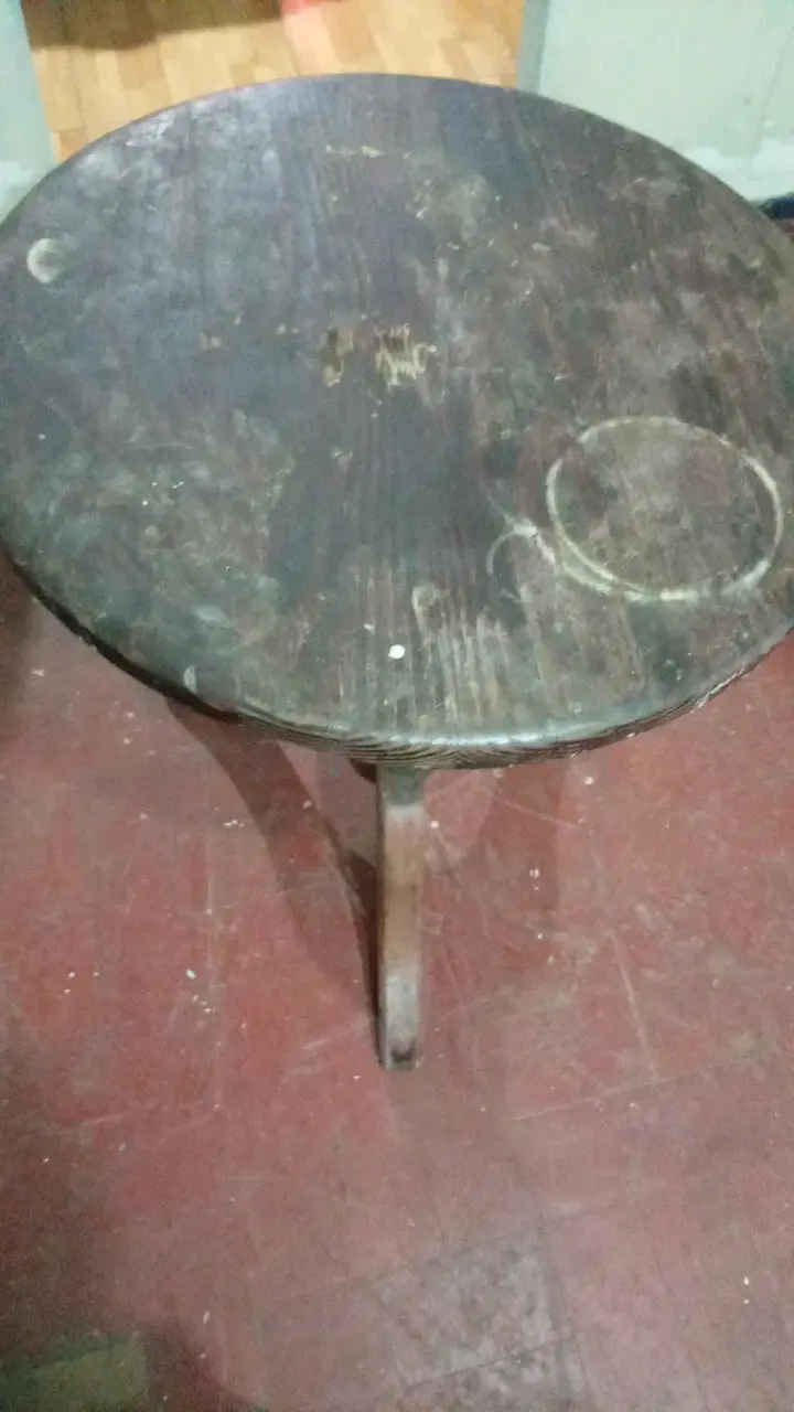 Mesa redonda de madera antigua - 1