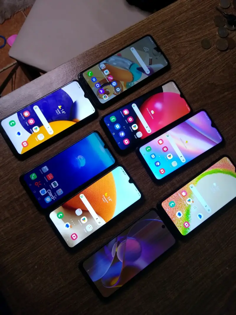 Lote de 8 teléfonos móviles de varias marcas - 2