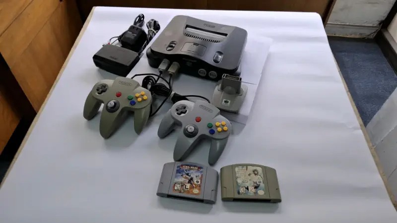 Consola Nintendo 64 con juegos y accesorios - 1