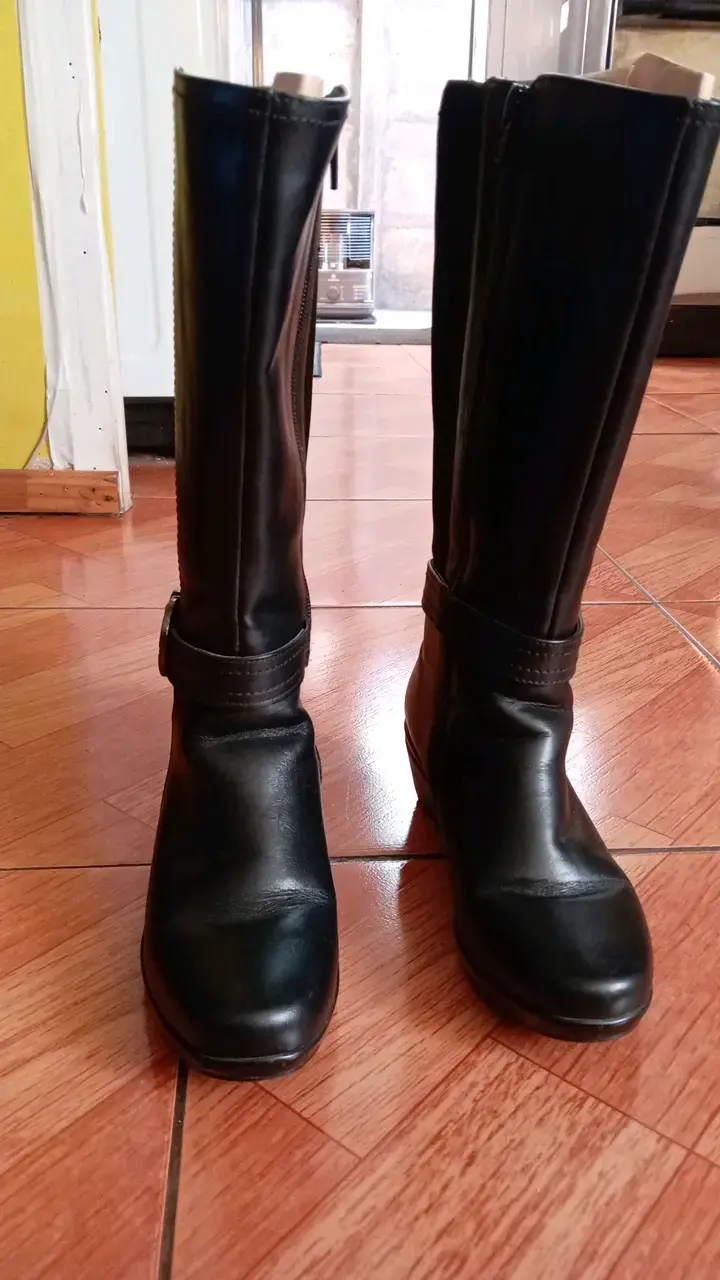 Botas negras de cuero para mujer con hebilla - 2