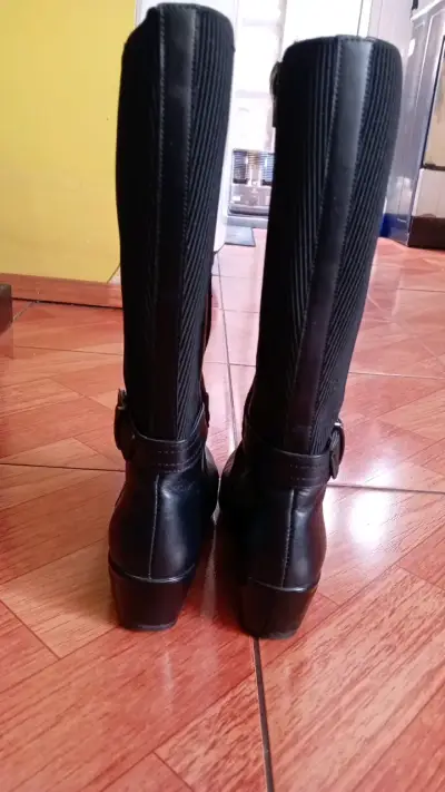 Botas negras de cuero para mujer con hebilla - miniatura 5