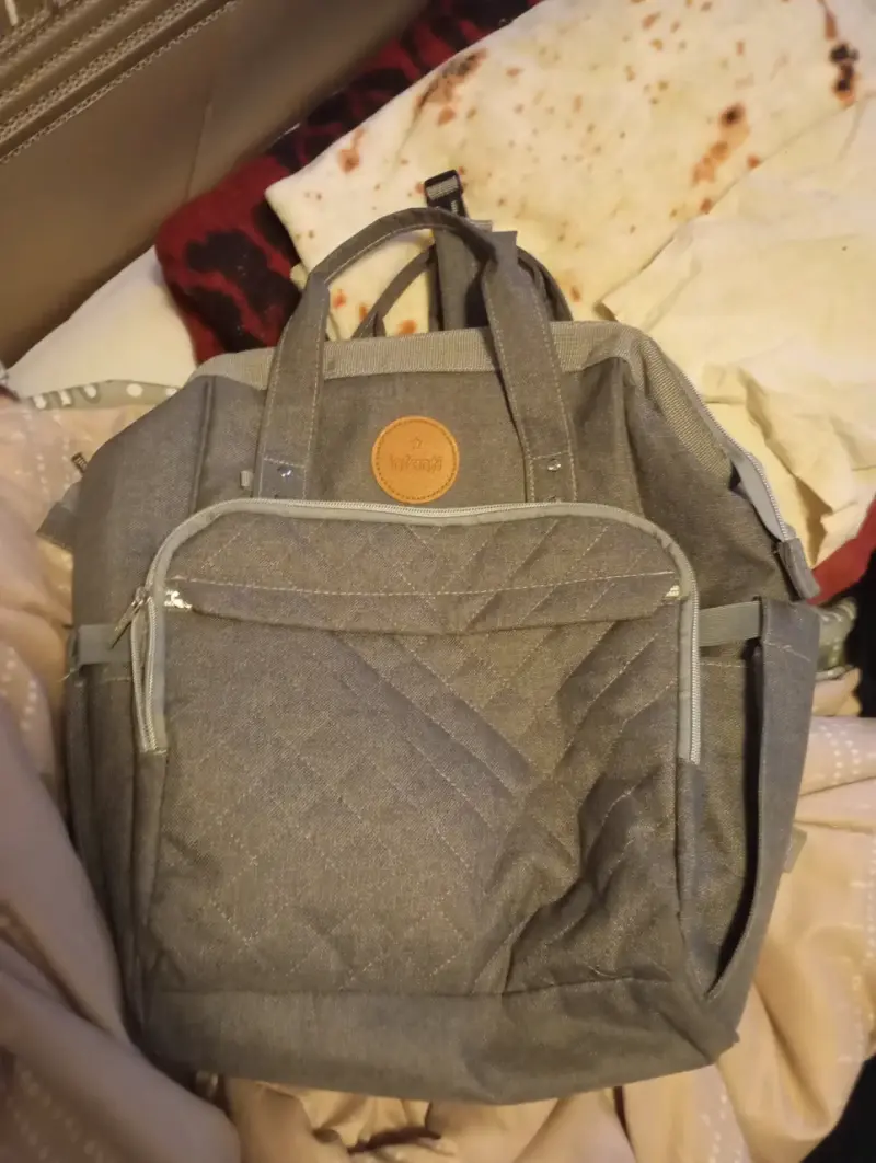 Mochila de pañales gris marca infanti