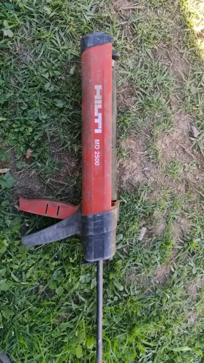 Pistola de calafateo Hilti MD 2500 usada - miniatura 1