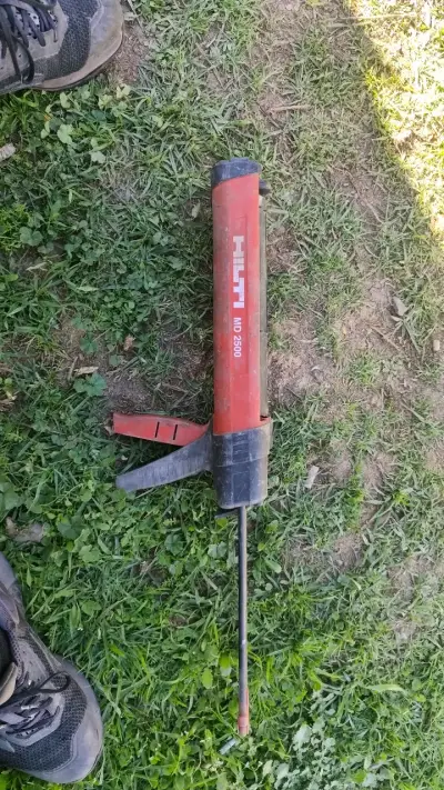 Pistola de calafateo Hilti MD 2500 usada - miniatura 2