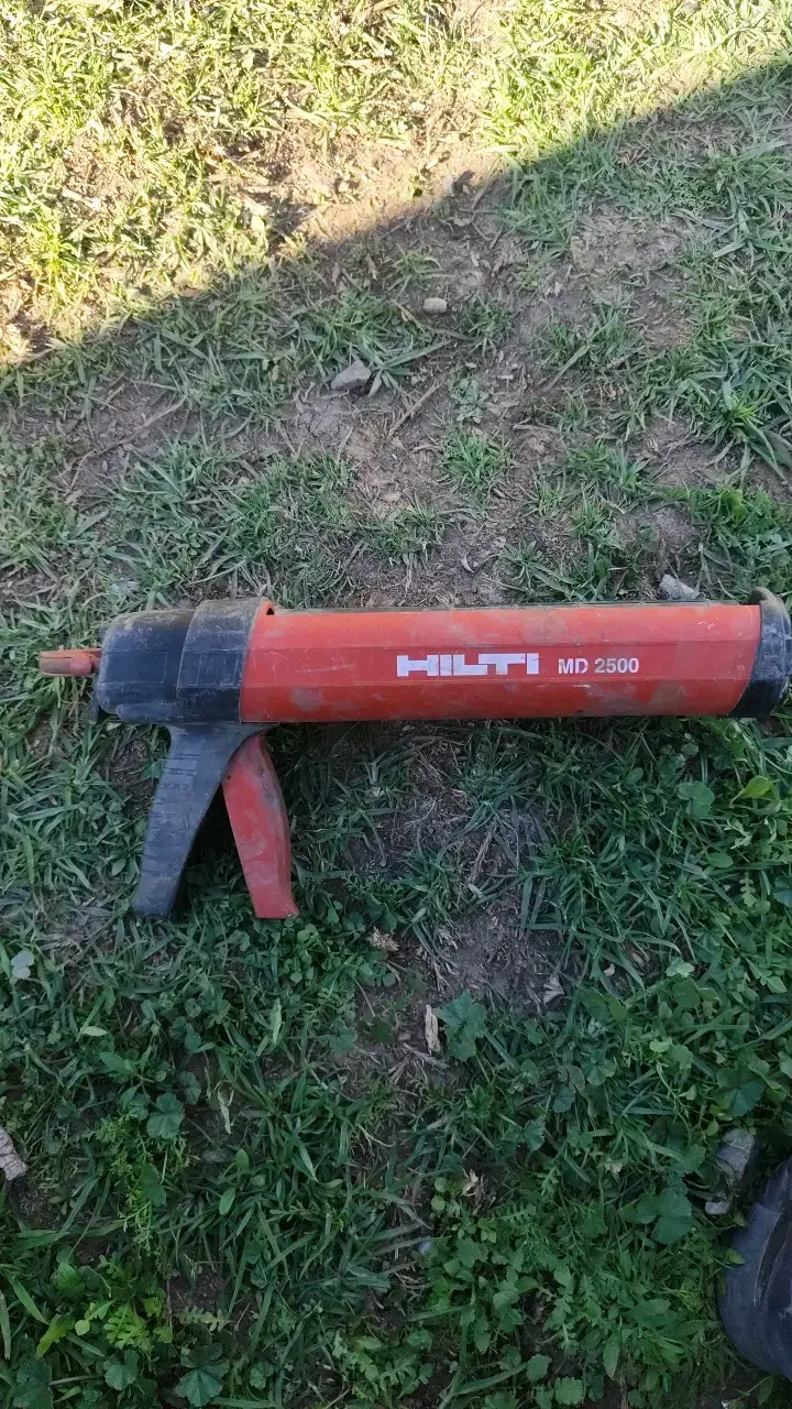 Pistola de calafateo Hilti MD 2500 usada - 3