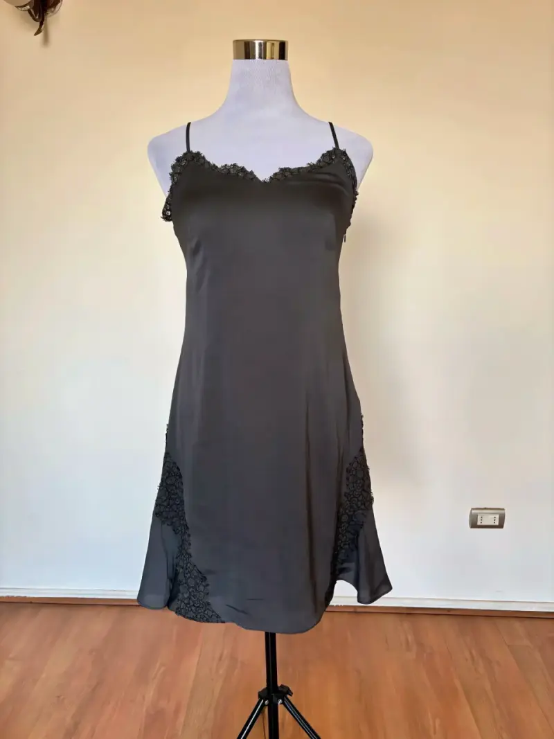 Vestido Banana Republic satinado gris con encaje - 2