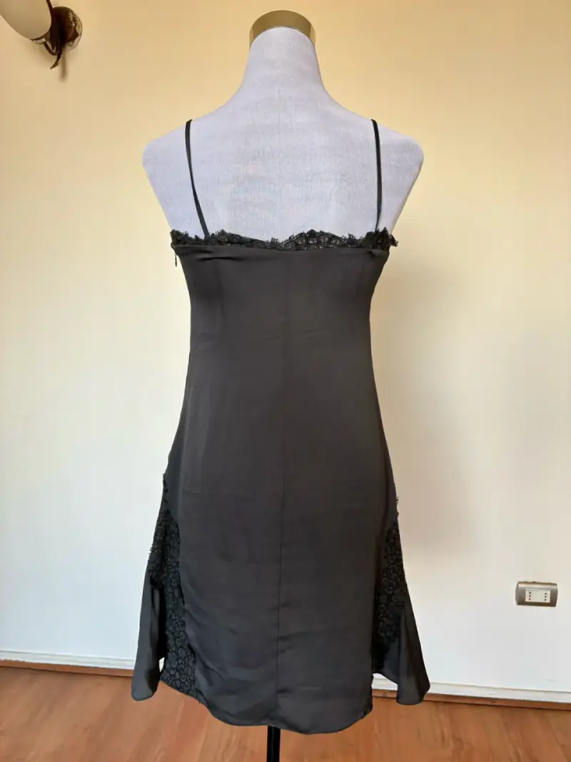 Vestido Banana Republic satinado gris con encaje - 3