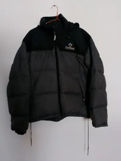 Chaqueta de invierno negra Freeland con capucha - miniatura 1