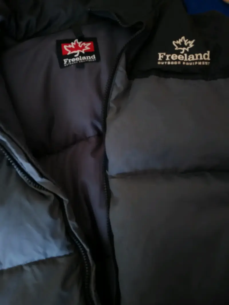 Chaqueta de invierno negra Freeland con capucha - 5