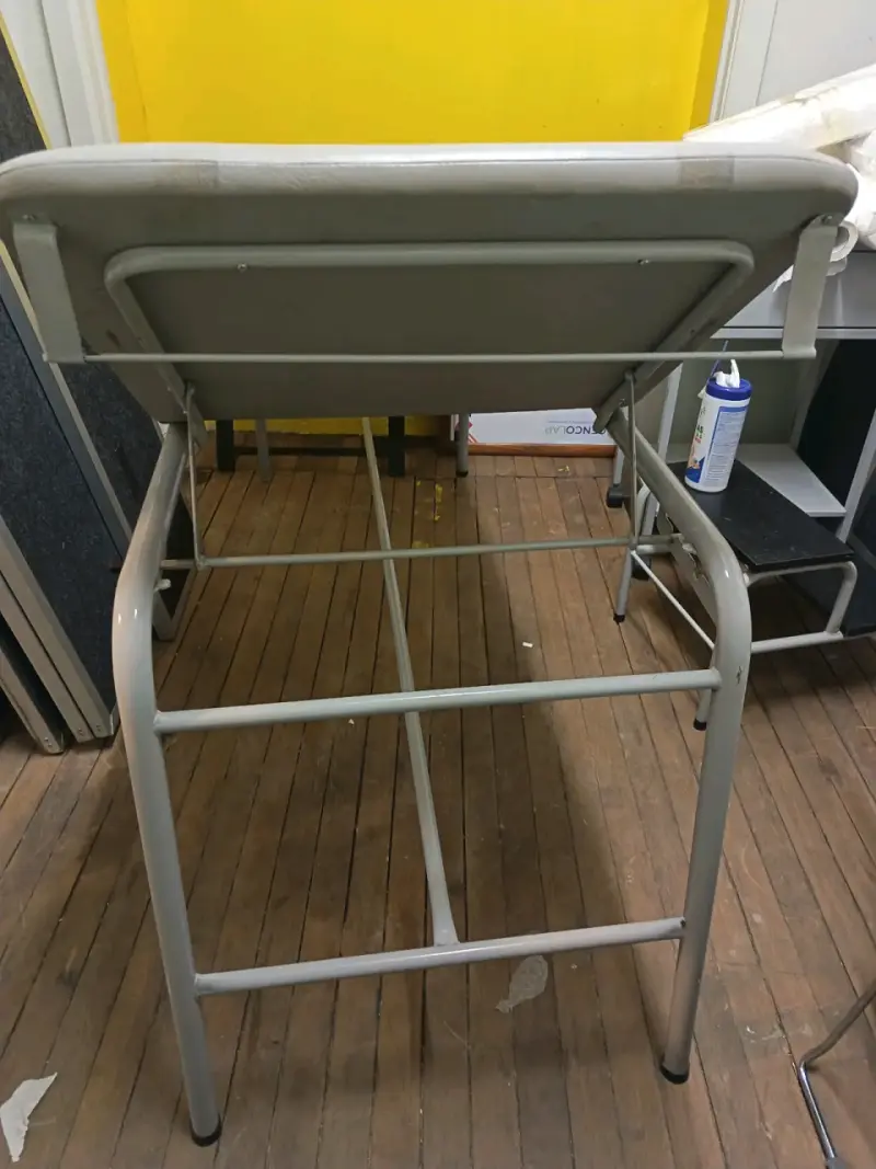 Camilla de examen médico Reclinable y Porta Rollo - 3