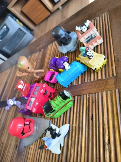 Colección de juguetes de personajes famosos - miniatura 1