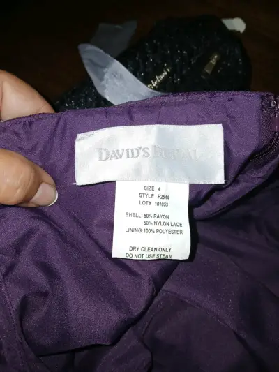 Vestido de fiesta morado con encaje David's Bridal - miniatura 3