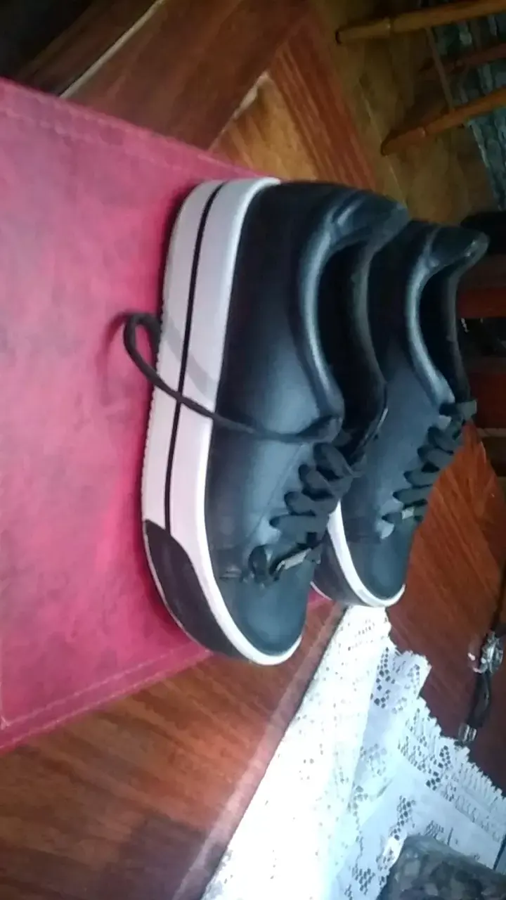 Zapatillas negras de cuero para mujer - 2