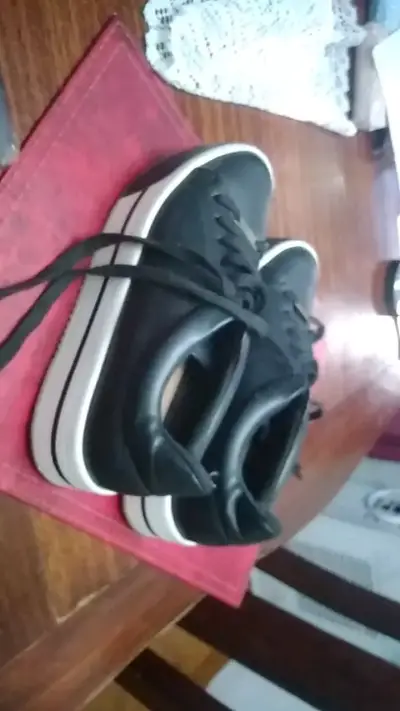 Zapatillas negras de cuero para mujer - miniatura 6