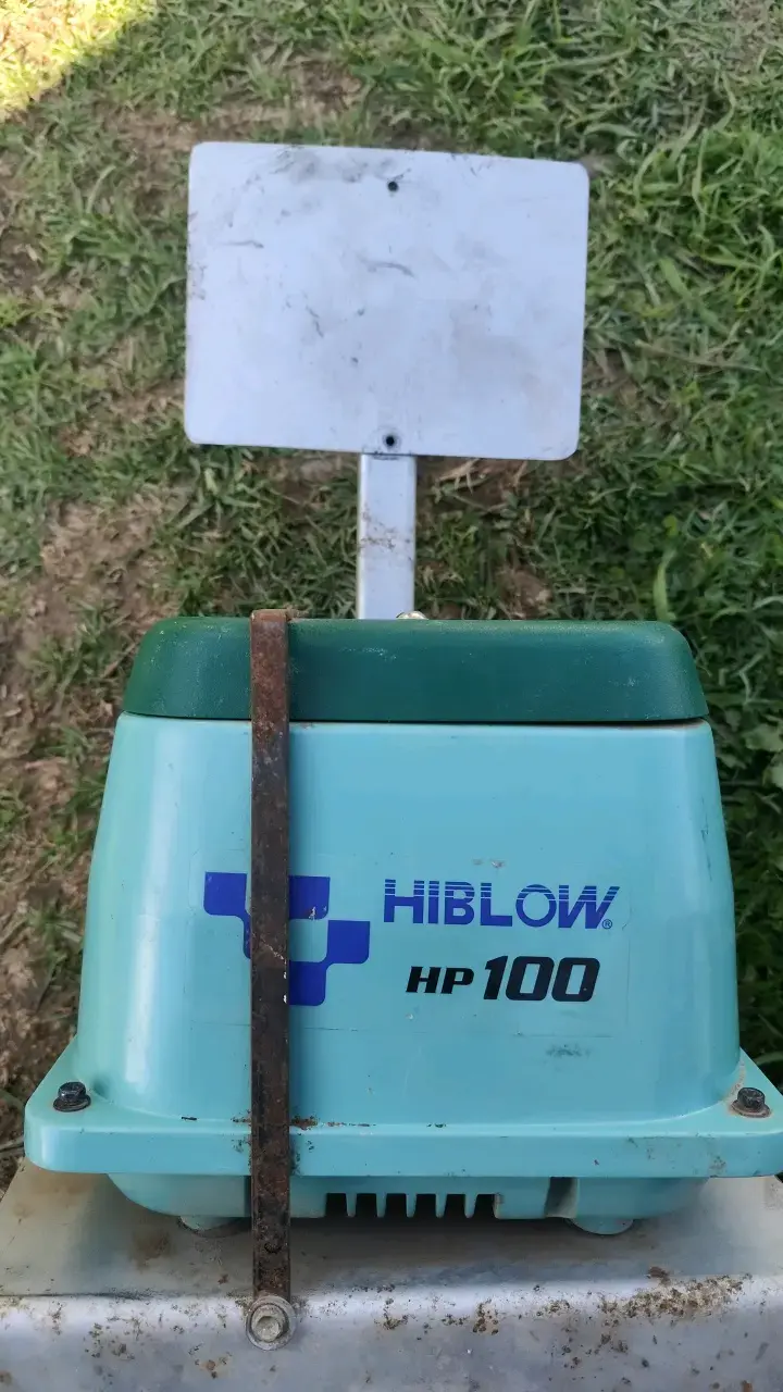 Bomba de aire Hiblow HP 100 para estanques - 1