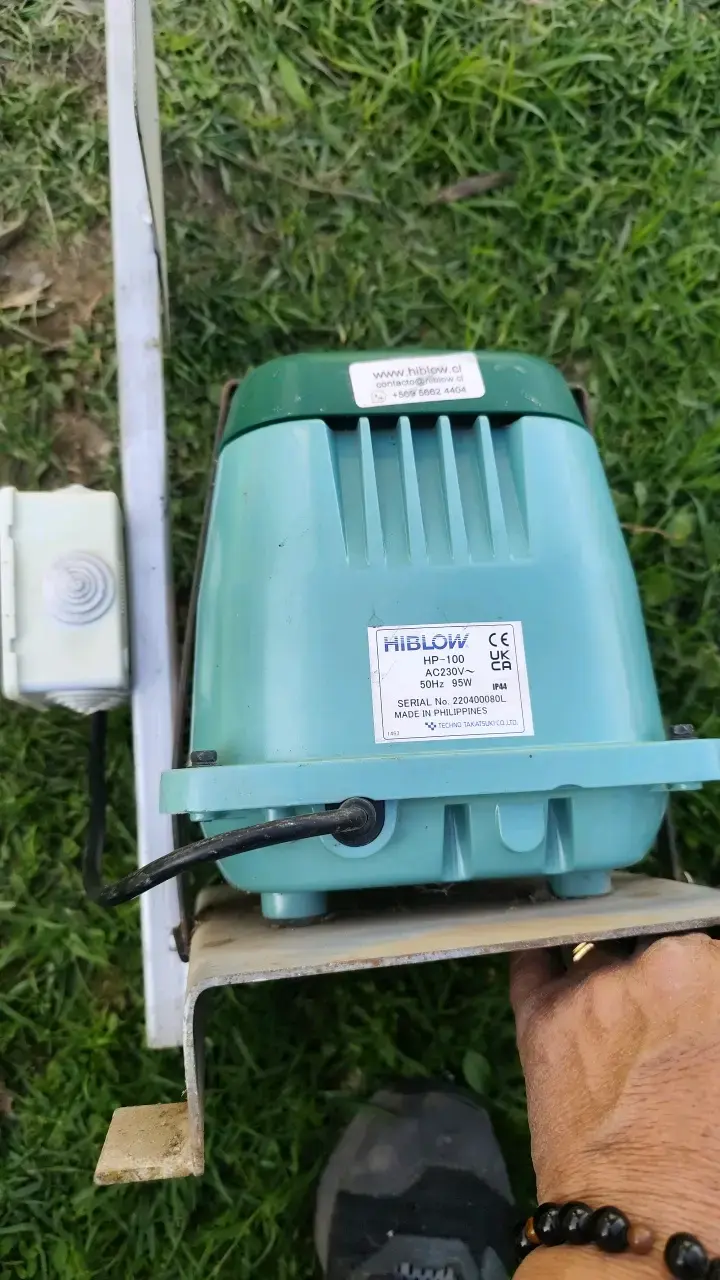 Bomba de aire Hiblow HP 100 para estanques - 2
