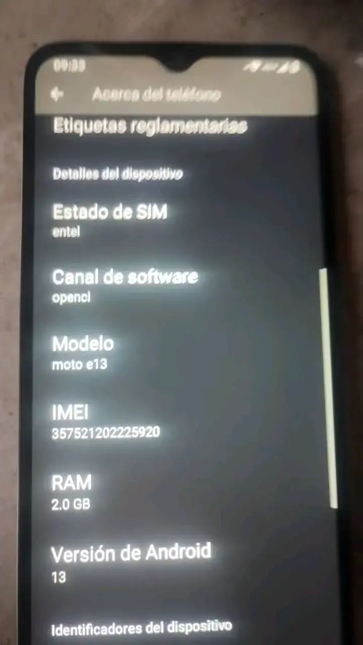 Smartphone Motorola Moto E13 Blanco en Buen Estado - 1