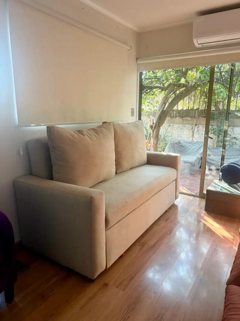 Sofá cama beige en buen estado - 1